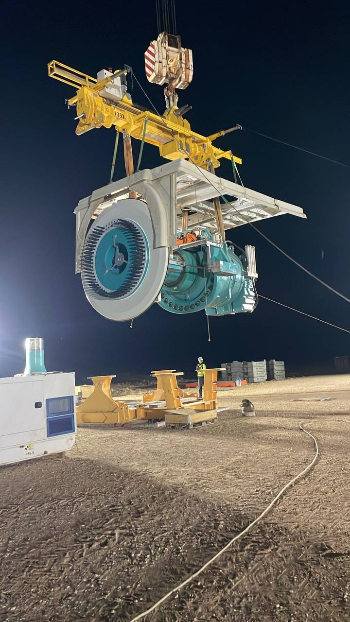 Drive train lifted from a wind turbine nacelle