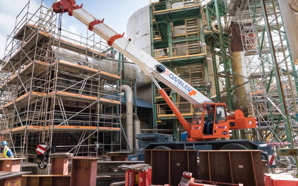 SOMALEV rough-terrain crane on an industrial site